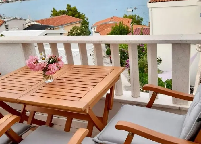 Duic By Interhome * 로고즈니차